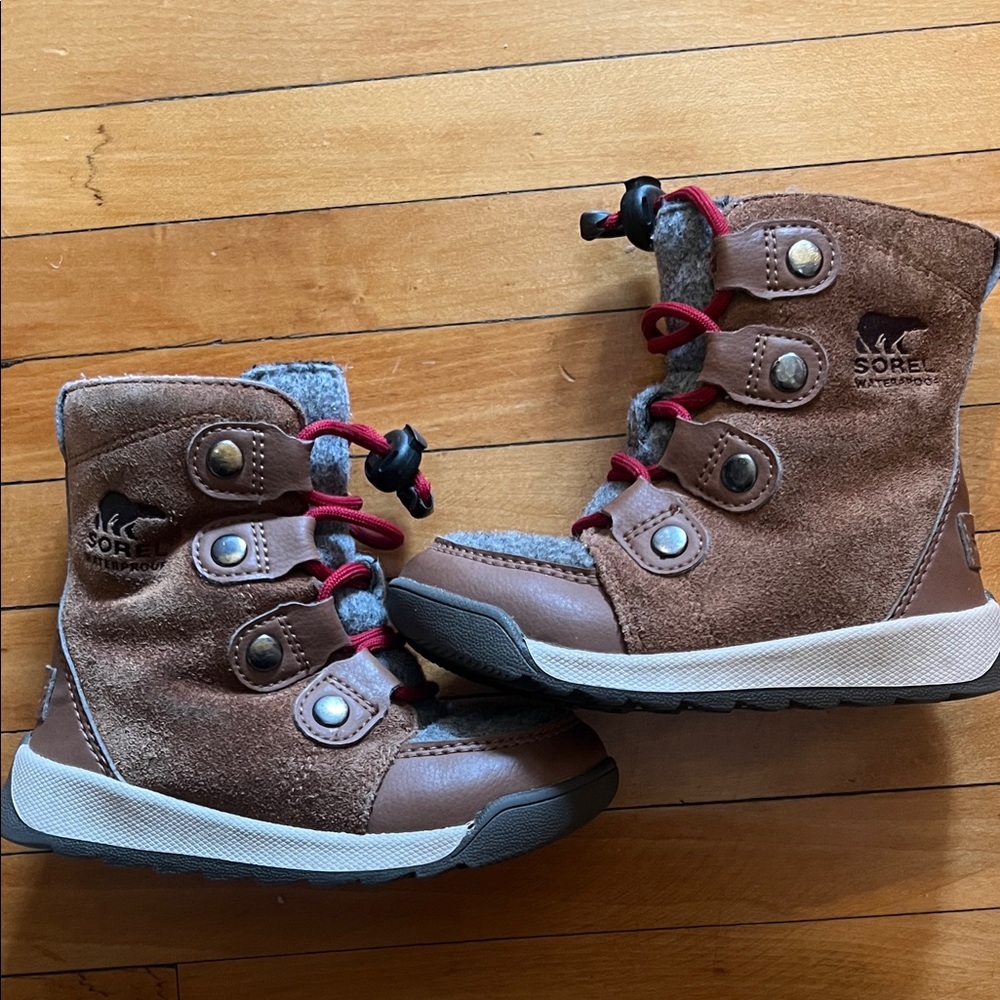 Sorel Kids Tan and Red Lace-Up Boots Size 8
